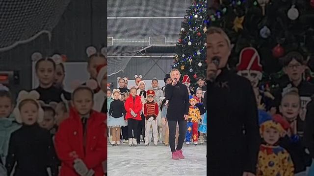 Новогодний утренник на льду.