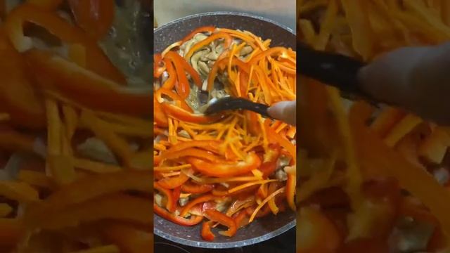 Гречневая лапша с овощами в соусе терияки🍝 Невозможно остановиться🤤 Попробуйте обязательно!
