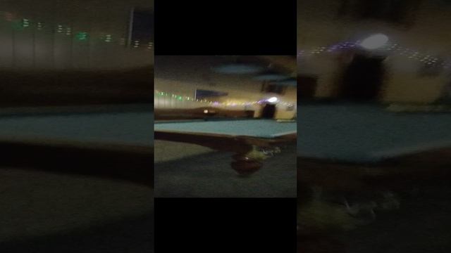 показываю весь отель и прыгаю на батуте и создаю план на завтра