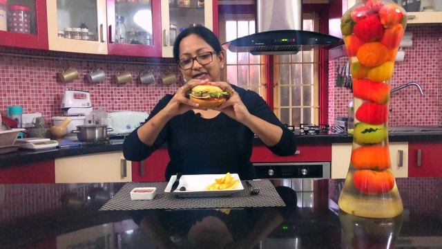Table etiquette Part 9- How to eat burger