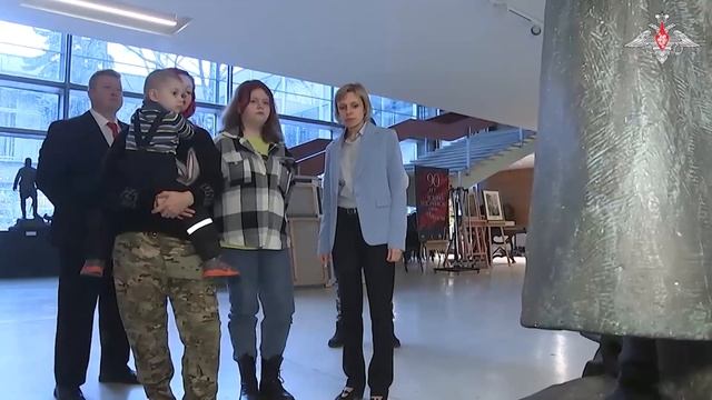 ЗМО РФ генерал-полковник Александр Фомин исполнил желания детей военнослужащего-участника СВО в рамк