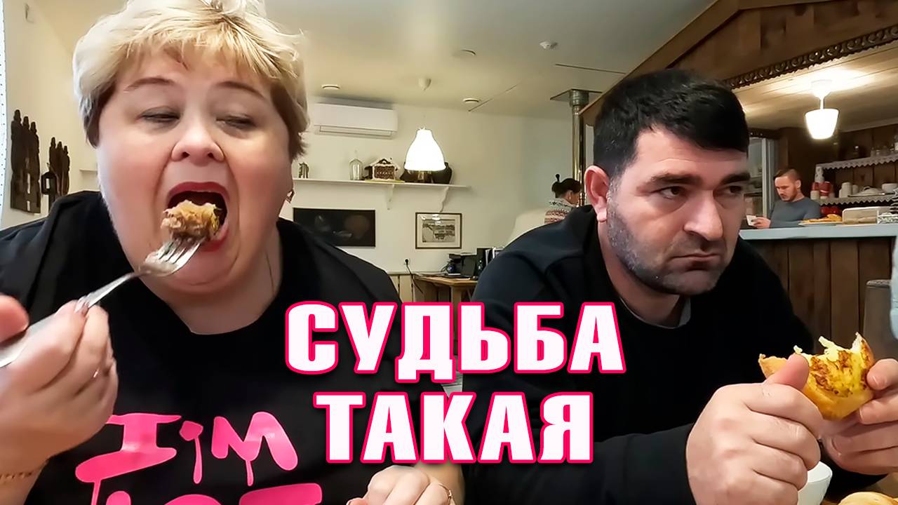 ОЛЬГА УРАЛОЧКА LIVE | Судьба такая клоунов, везде всех веселить | Музыкальный обзор