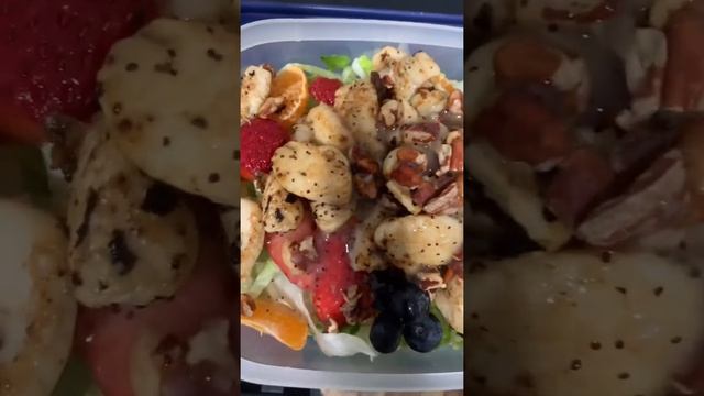 #short // Strawberry Poppyseed Salad with Chicken // #shorts