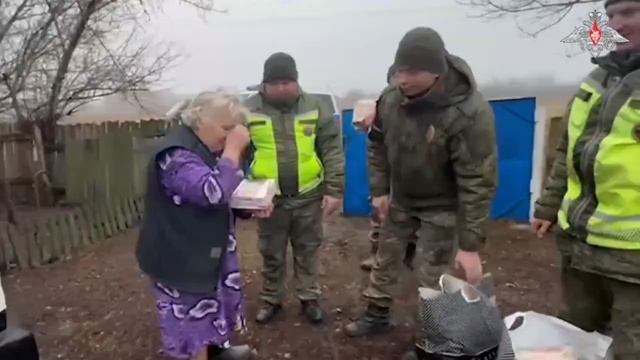 ❤️ Важная задача – поддержка жителей освобождённых территорий

Военнослужащие военной автоинспекции