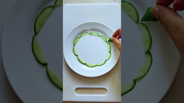 How to make salad with cucumber #cucumbercarving #carving #saladart #diy #shorts #food #fruit#vegar