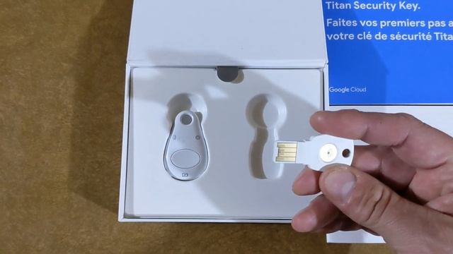 Unboxing Titan Security Key Set