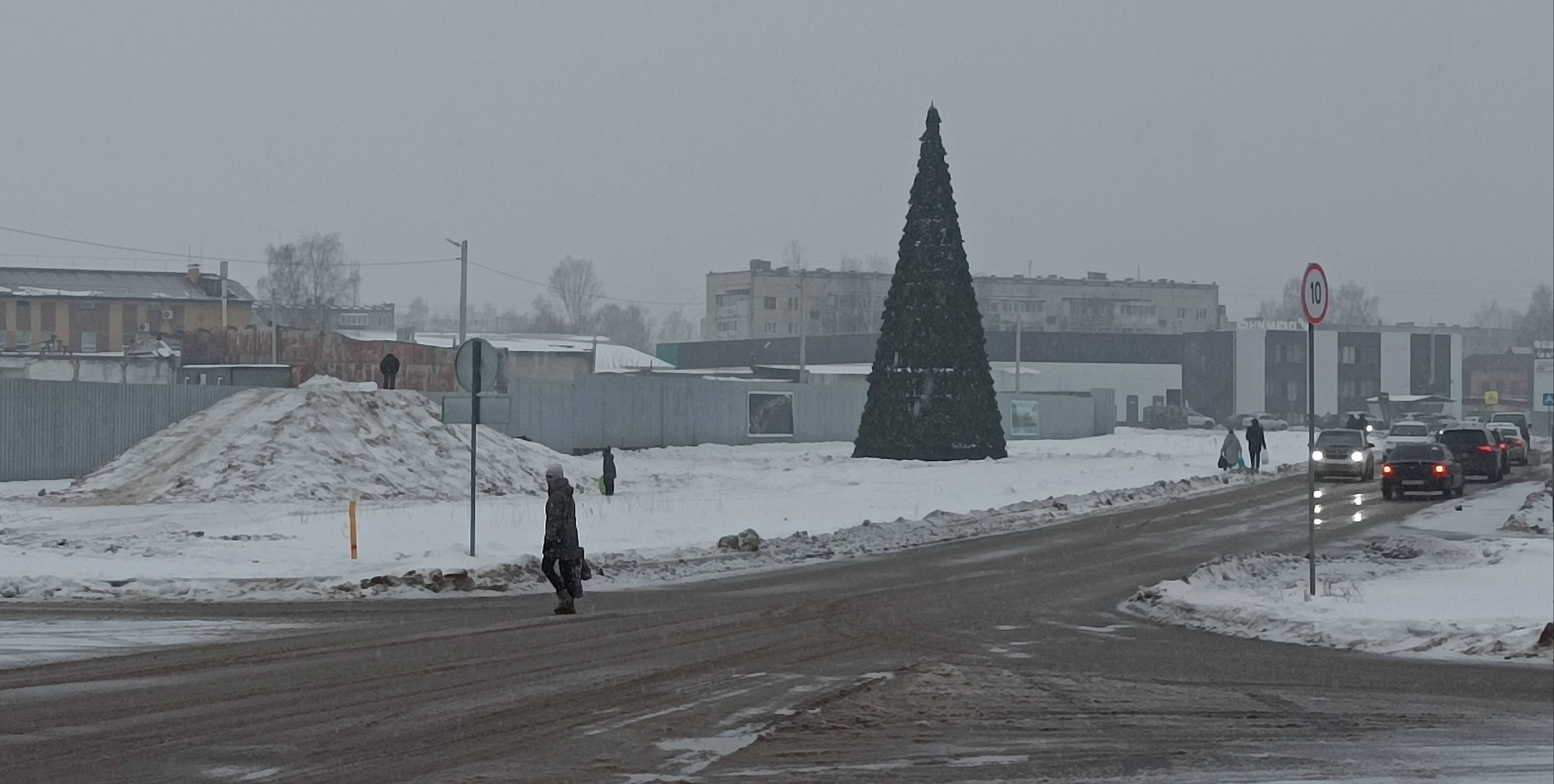 Самая красивая новогодняя площадка Волжска.
Спасибо! 
VID_20250104_180722