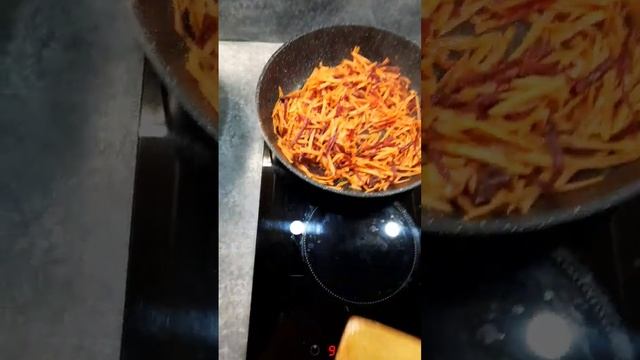 Ну наконец-то я пожарю эту капусту🤪3 дня откладывала, то масла нет, то морковки..😅🫶