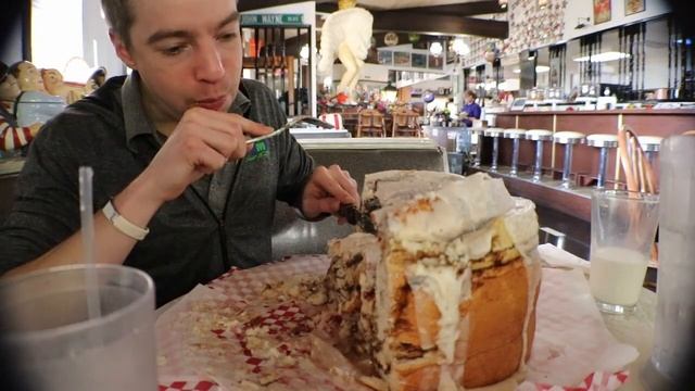 10lb Cinnamon Roll Challenge! The Bear Roll at Stuffy's II