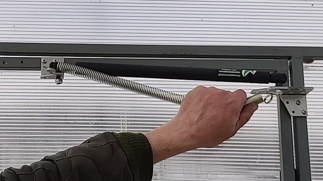 Установка Автопроветривателя Vent-L на дверь , форточку, когда термопривод открывается вместе с ними