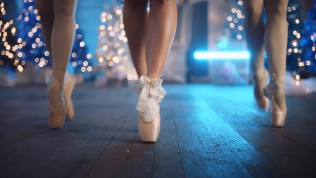 Lindsey Stirling - Santa Baby (Official Video) (1)