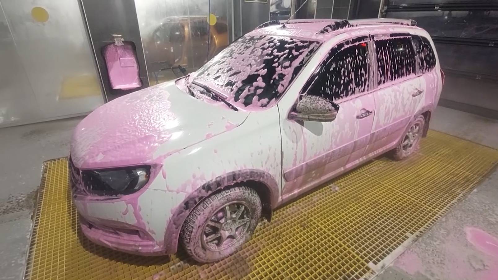 LADA GRANTA CROSS 23 На мойке после Нового года 06.01.2025