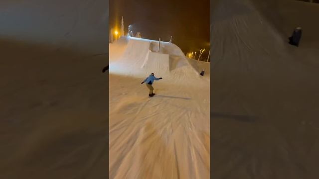 Under the lights 🥶 Mark McMorris Rides Ruka 🇫🇮