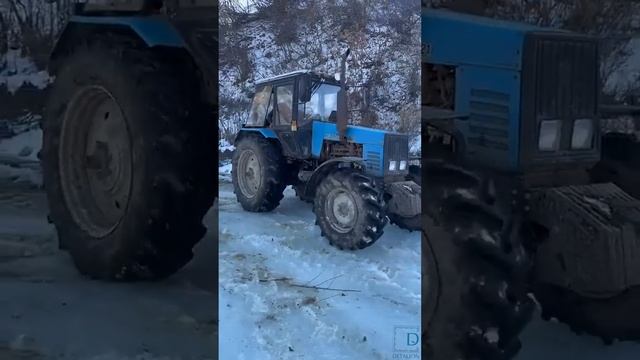 МТЗ 1221 буксует на гололеде,но тракторист справляется