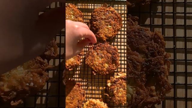 Super crispy potato latkes! #latkes