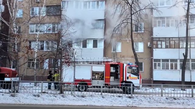 🔥🚒 Квартира на втором этаже горит на Самарской, 17.   На месте работают пожарные.