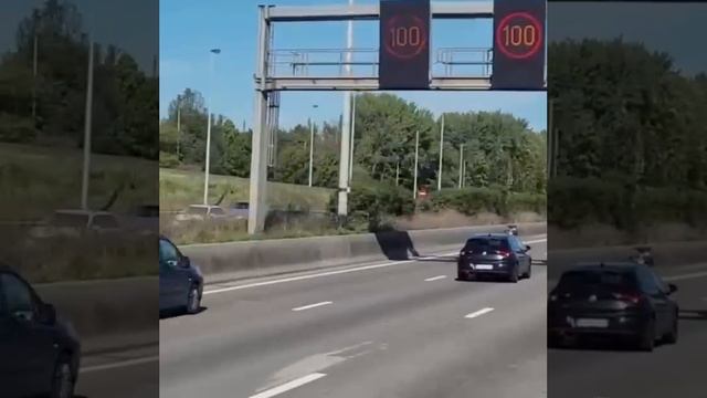 Интересно он остановился? 😂