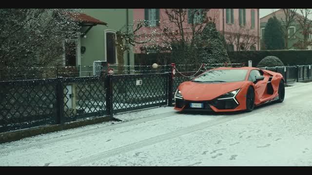 Новогодний ролик Lamborghini