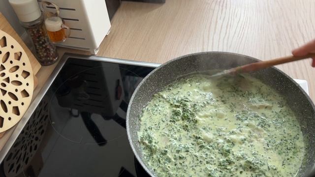 РЫБА В СЛИВОЧНОМ СОУСЕ со ШПИНАТОМ  в сковороде. Очень вкусно и полезно.