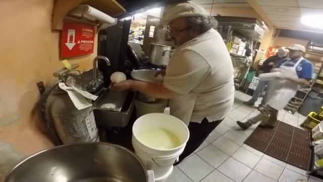 58- Rosario ci mostra come si fanno le mozzarelle italoamericane