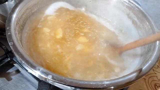 Как приготовить янтарный и густой яблочный джем.