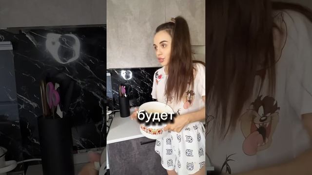 Все бьютики либо не умеют готовить, либо не любят! Я вот блины могу, окрошку делаю впервые