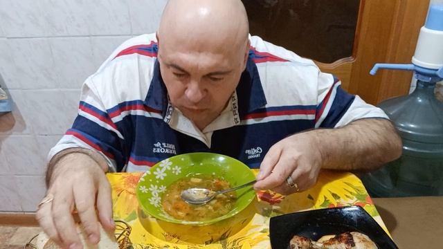 Мукбанг. Борщ, ножка в ягодно-цитрусовом маринаде и клюквенный соус. Как мы на "Финиста" ходили.