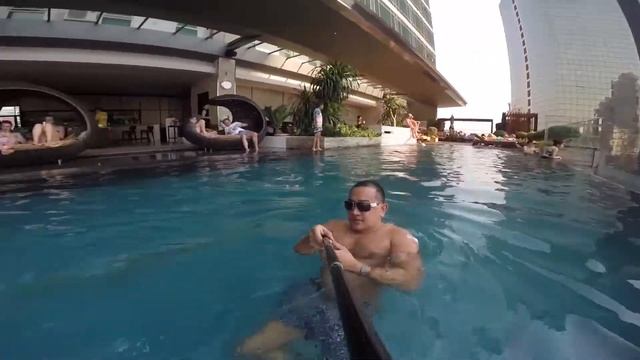 Nice view of Bangkok from The Eastin Hotel swimming pool
