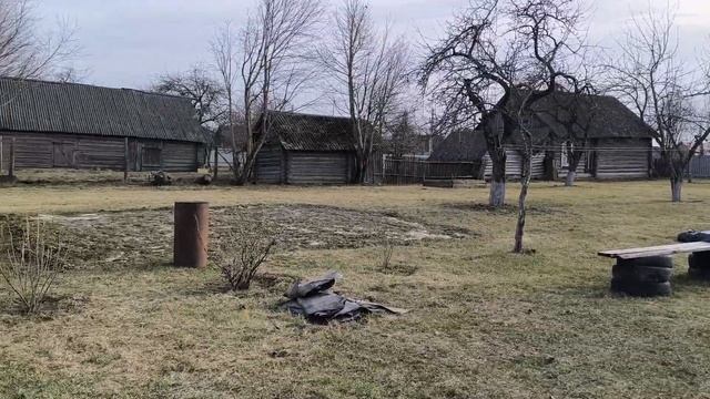 Построили сарайчик. Семья пенсионеров в деревне.