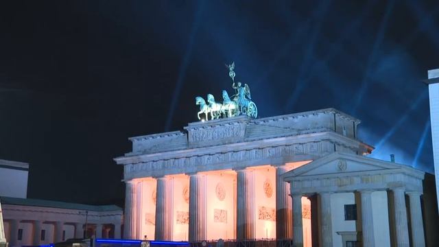 LIVE_ Germany welcomes New Year with fireworks at Brandenburg Gate in Berlin