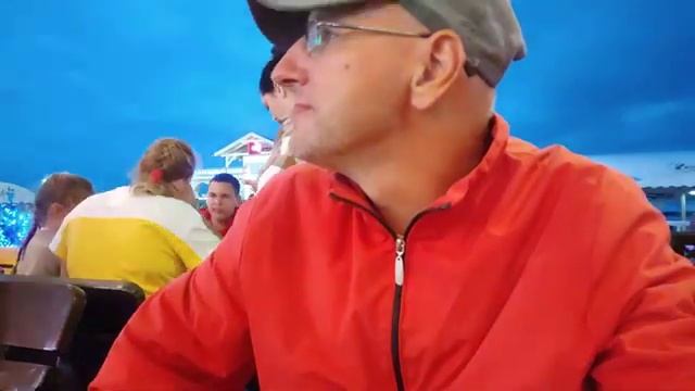 Архипо-Осиповка. 24.06.2022. Вечер гуляем отдыхаем танцуем кафе Торнадо.