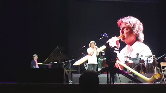 Аркадий Шилклопер (альпийский рог) и ансамбль Андрея Макаревича. 30.09.2011 г.