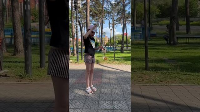 Алиса и батут1