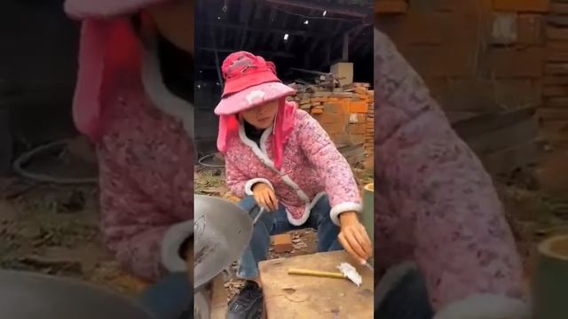 fabriquée un verre avec deux bouteilles cassé et fondu