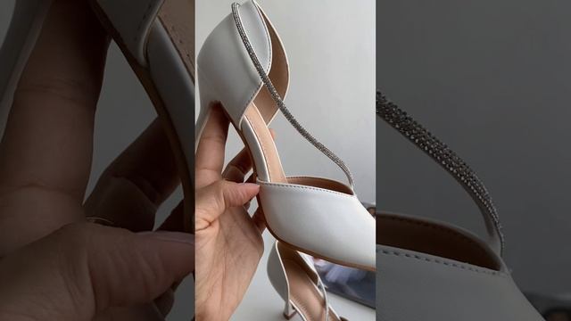 Туфли на каблуке белые