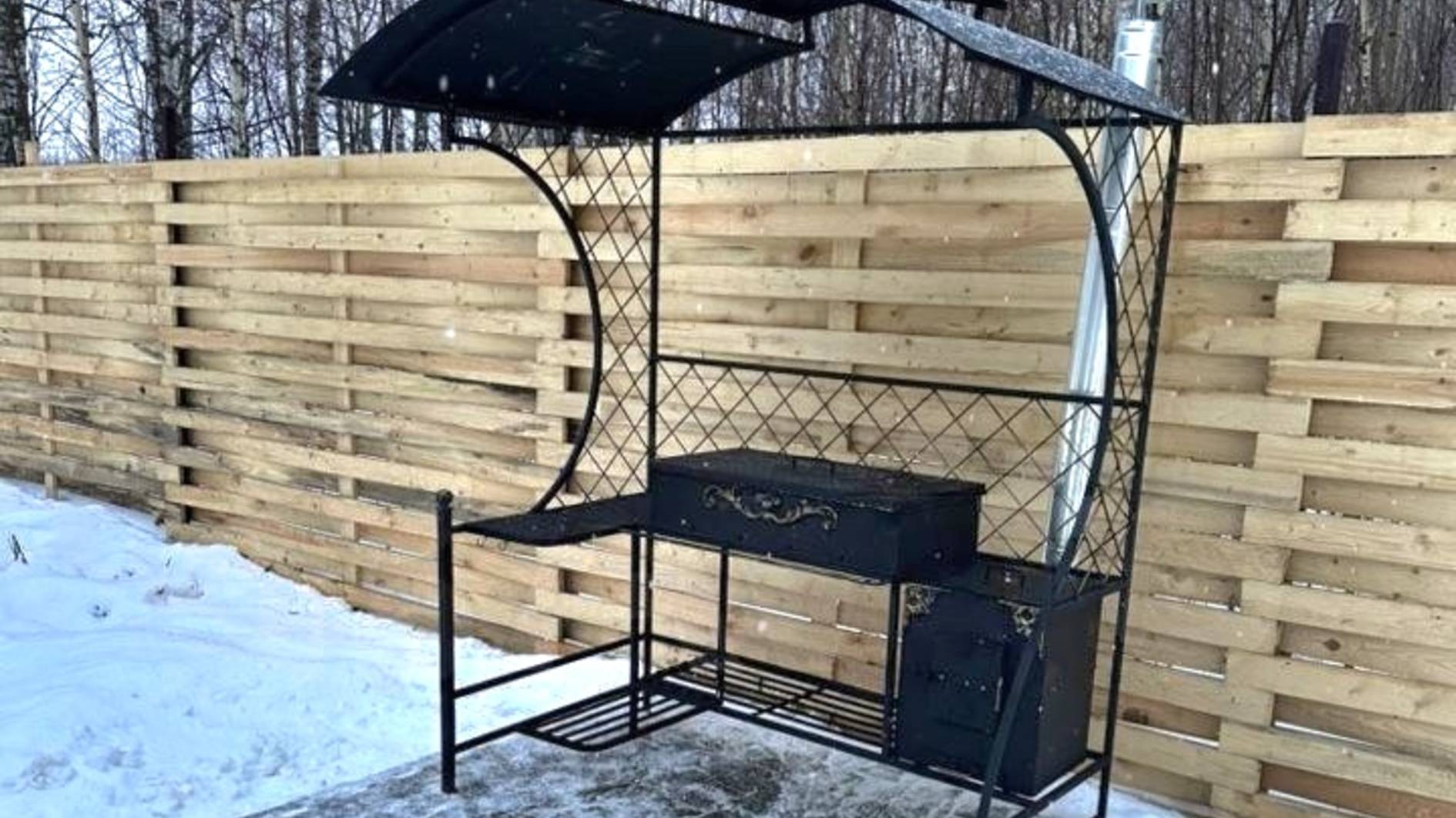 Мангал "Версаль-2в Стандарт" по т.84957644402 или mos-mangal.ru/?p=26171
⠀