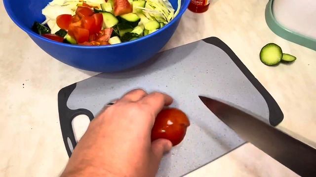 Всего 5 минут и ВИТАМИННЫЙ САЛАТ готов / это легко и офигительно вкусно, а ещё и полезно