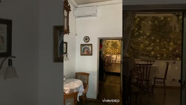 Баскський чизкейк. Старовинне кафе. Київ. Дощ