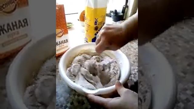 Приготовление теста для бездрожжевого хлеба.