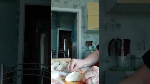 делаю уголки творожные.