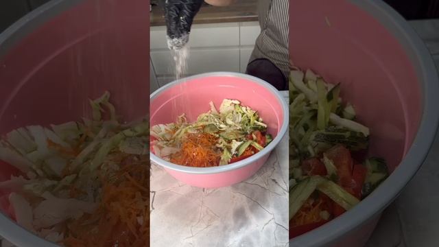 Легкий быстрый вкусный овощной салат #рек #вкусно #food #explore #shorts #салат#капуста#fyp