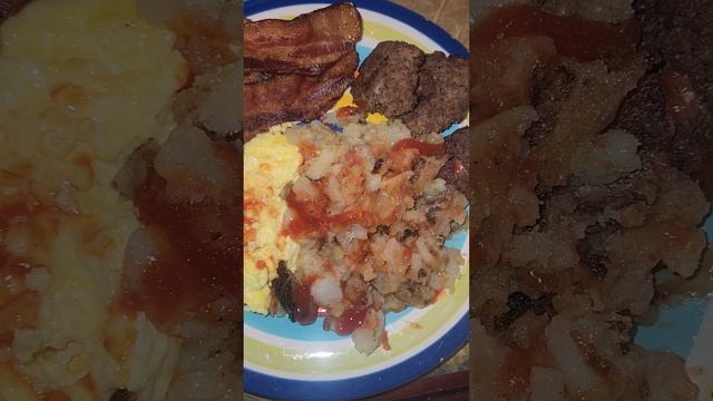 POTATOES, BACON, EGGS & SAUSAGES #shorts #breakfast #mukbang #food #ketchup #bacon #lottieboss