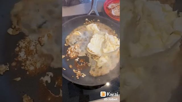 PEITO DE FRANGO AO MOLHO BRANCO