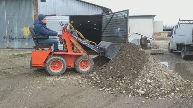 Маленький помощник. Мини погрузчик MultiTractor в работе.