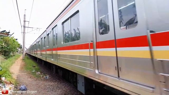 Badut Dora Awas Minggir!Kereta Api Lucu Kepala Sapi Mau Melintas😂🤣