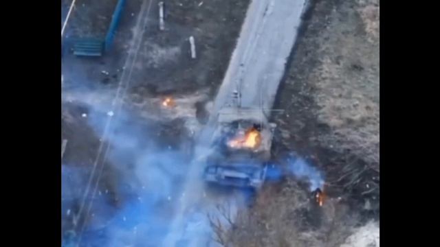 Попадание в танк ВСУ и последующие возгорание