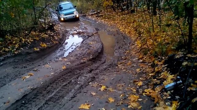 Паджеро ИО в лесу на лысой резине