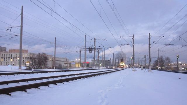 Паровозы П36-0110 и в хвосте  П36-0147 с поездом Деда Мороза