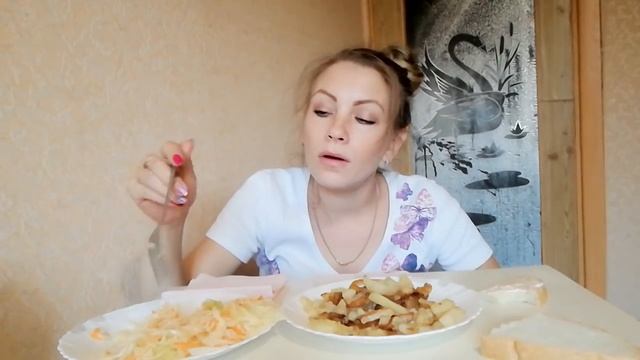 Мукбанг /муж за кадром//гонит  с меня, все россказал,