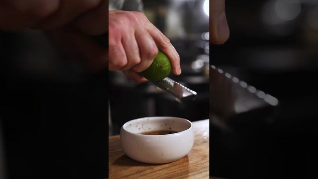 СЫРОЕ МЯСО!! Любите тартар?  Давайте приготовим тартар из дикого сибаса и тунца с томатным шисо.